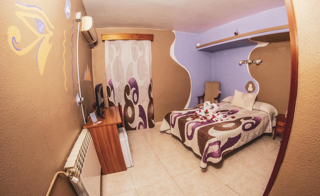 HOSTAL LA ROSA