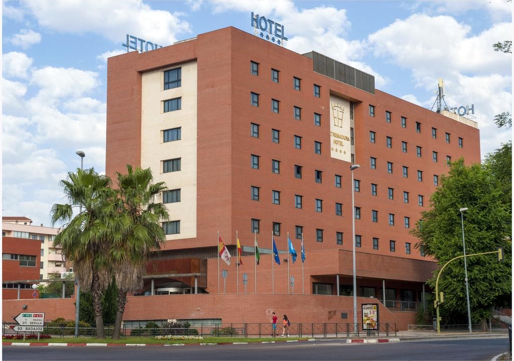 Fachada Hotel Extremadura