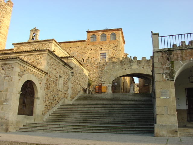 Vista del Arco de la Estrella desde la Plaza Mayor de Cáceres