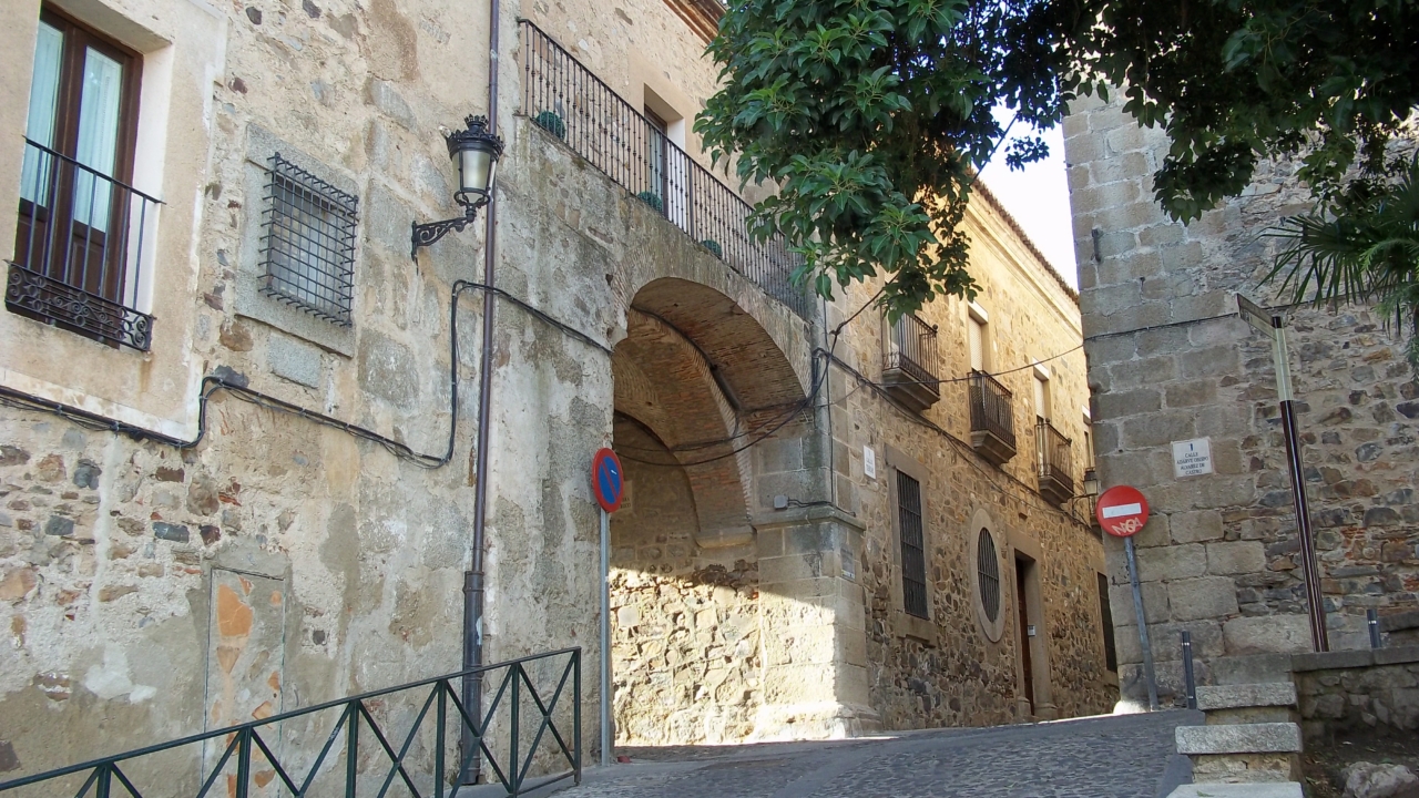 PUERTA DE CORIA