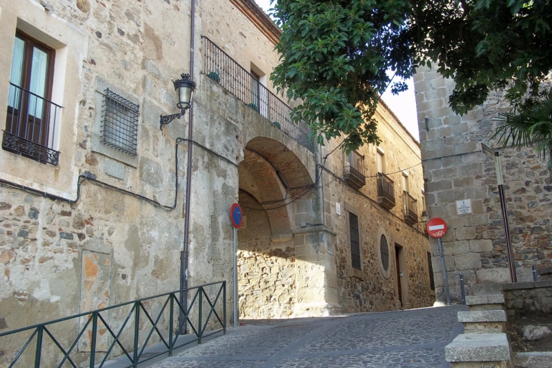 PUERTA DE CORIA