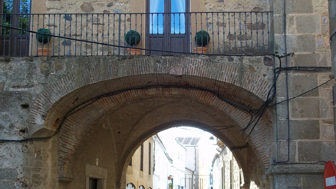 PUERTA DE CORIA
