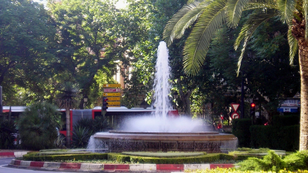FUENTE LUMINOSA (CÁNOVAS)