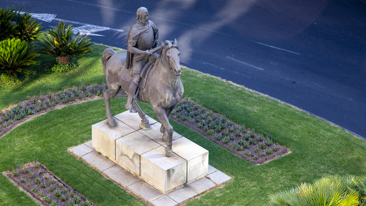 ESCULTURA DE HERNÁN CORTES