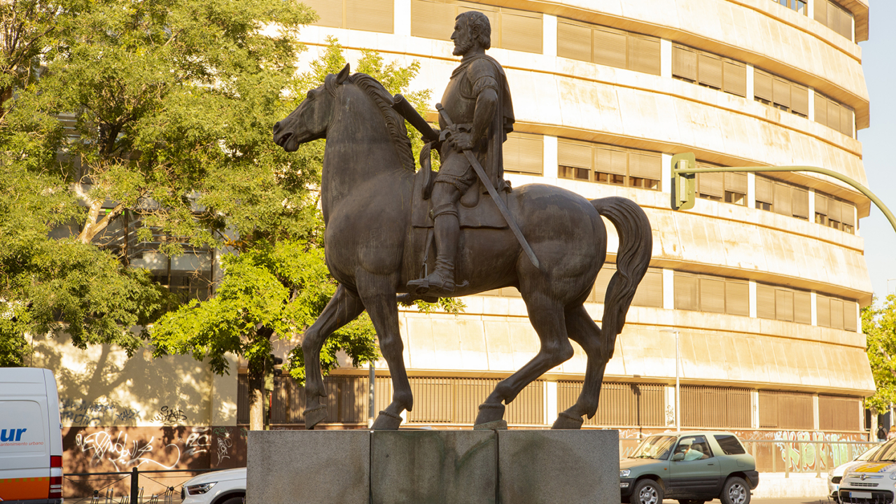 ESCULTURA DE HERNÁN CORTES