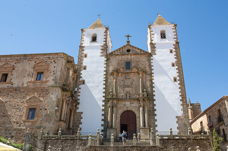 IGLESIA DE SAN FRANCISCO JAVIER Y COLEGIO COMPAÑÍA DE JESÚS