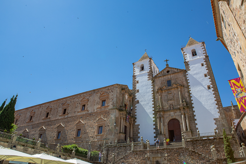 IGLESIA DE SAN FRANCISCO JAVIER Y COLEGIO COMPAÑÍA DE JESÚS