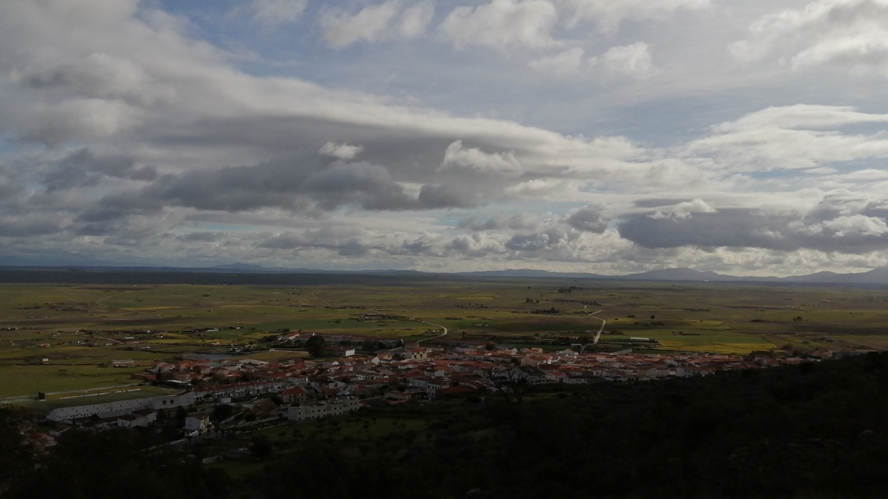LLANOS DE CÁCERES Y SIERRA DE FUENTES