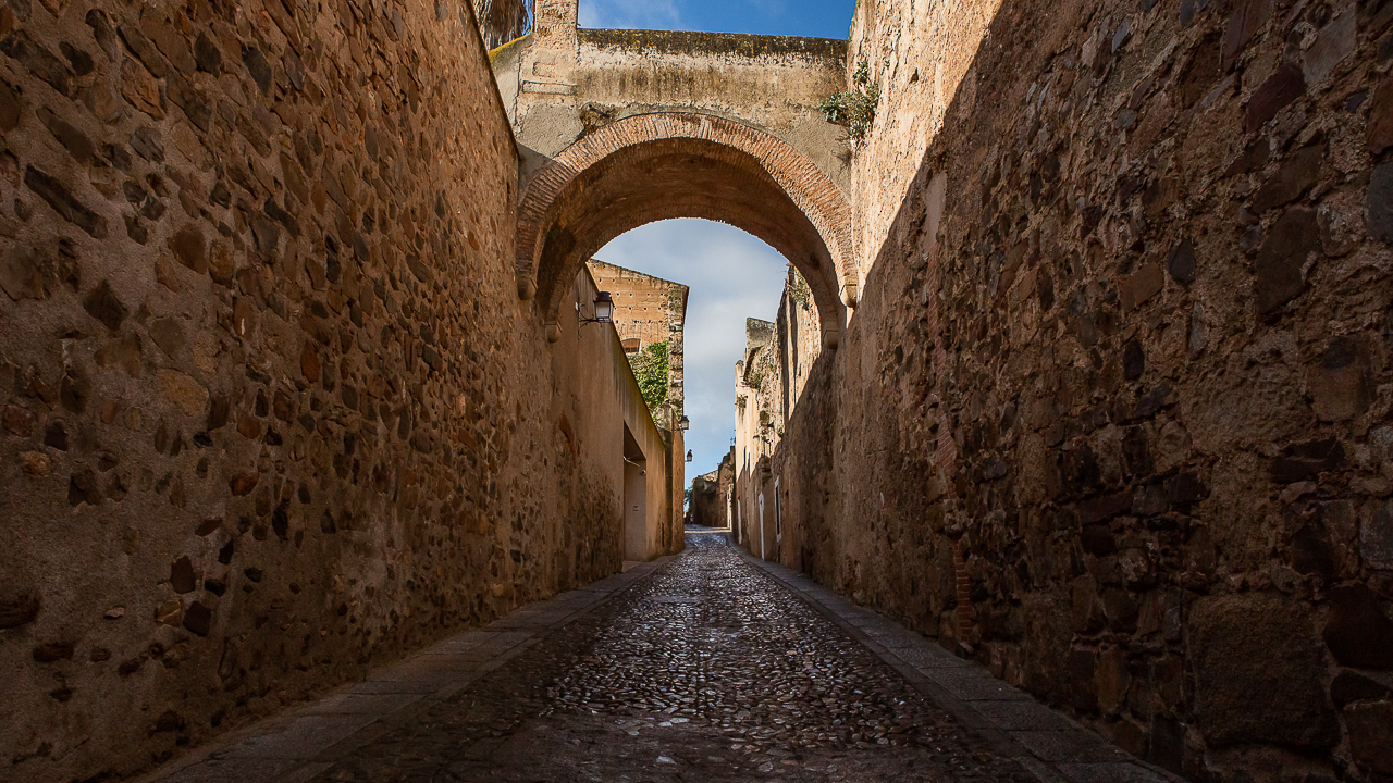 RUTA POR EL ADARVE, UNA VUELTA A LA MURALLA