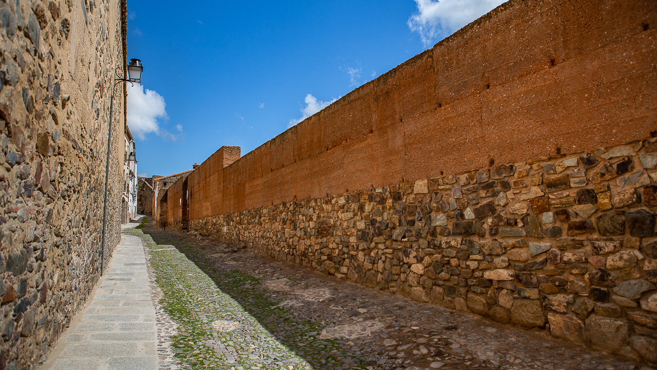 RUTA POR EL ADARVE, UNA VUELTA A LA MURALLA