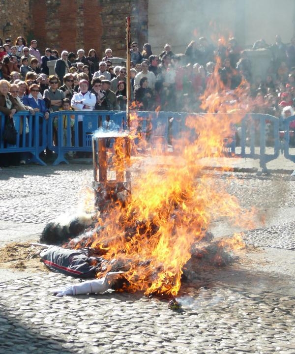 FESTIVIDAD DEL FEBRERO, LAS LAVANDERAS Y QUEMA DEL PELELE