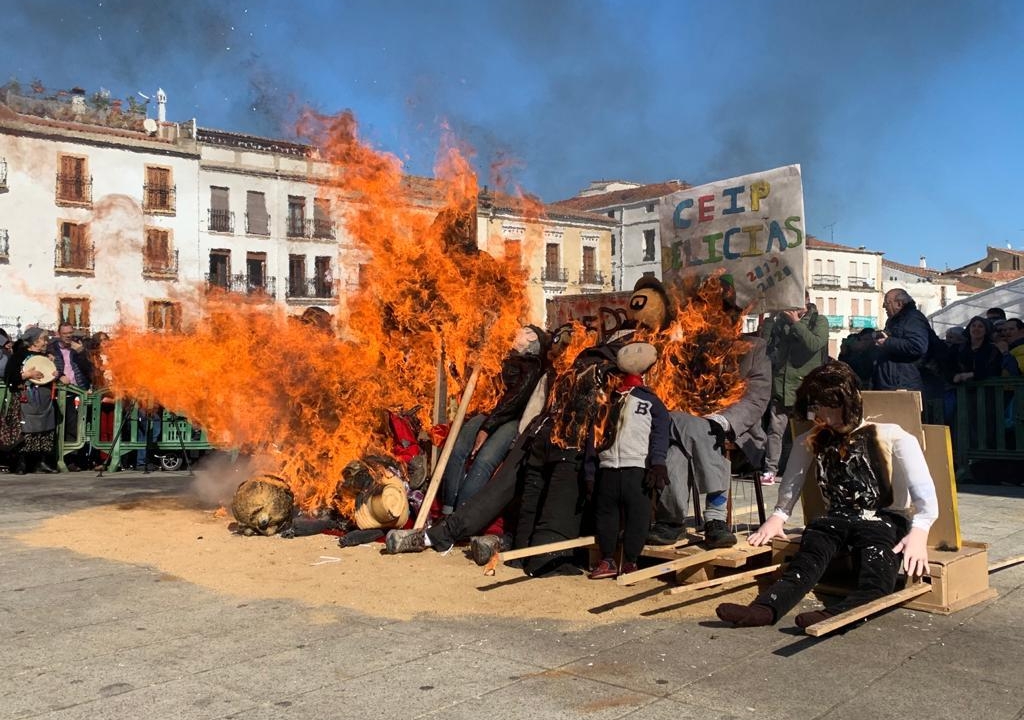 FESTIVIDAD DEL FEBRERO, LAS LAVANDERAS Y QUEMA DEL PELELE