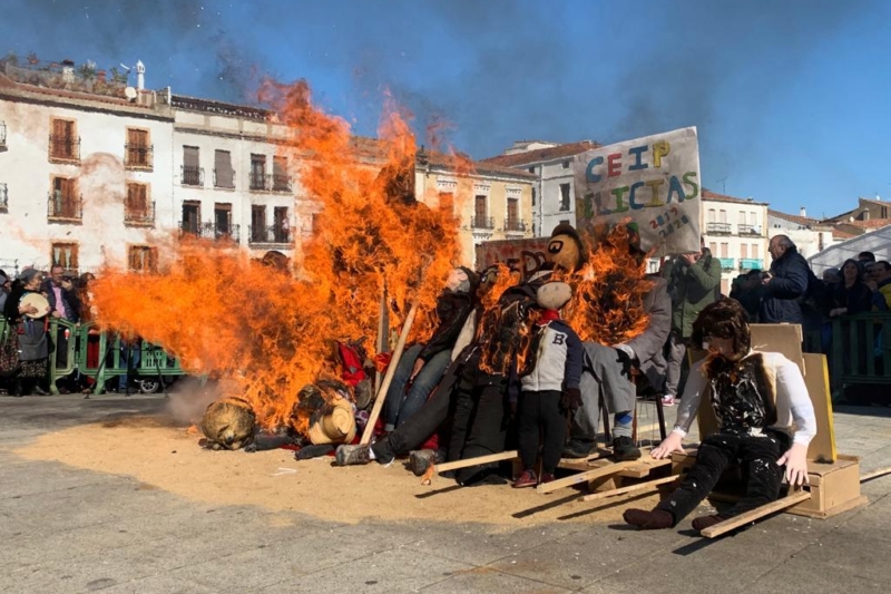 FESTIVIDAD DEL FEBRERO, LAS LAVANDERAS Y QUEMA DEL PELELE