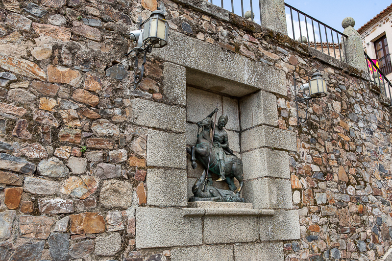ESTATUA DE SAN JORGE