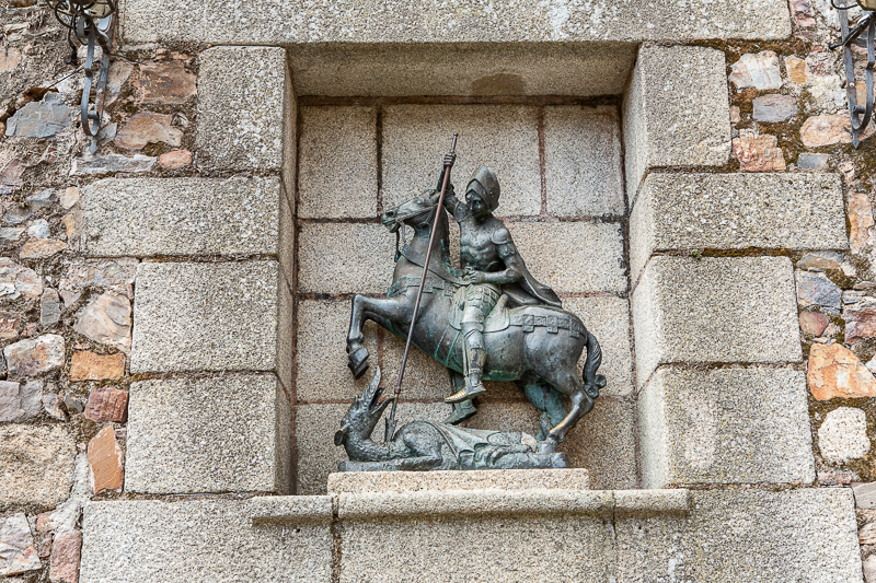 ESTATUA DE SAN JORGE