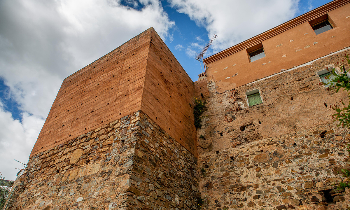 TORRE ADOSADA