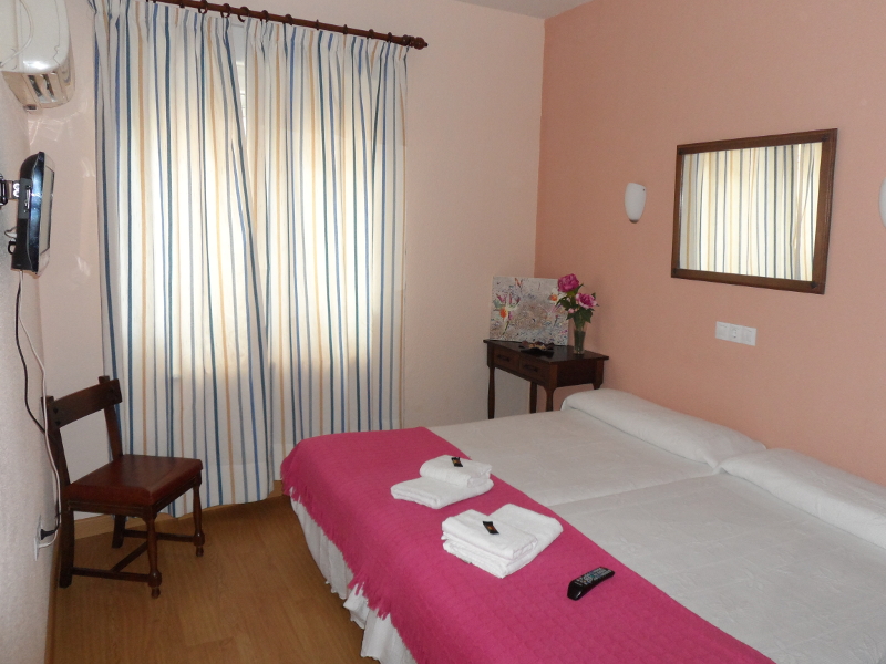 HOSTAL HERNÁN CORTÉS 1